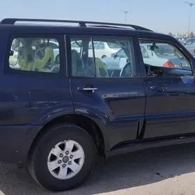 Mitsubishi Pajero 2003