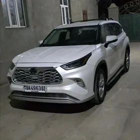 Toyota Highlander 2021