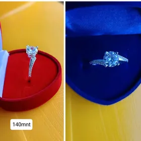 Kümüş tek daş ýüzük