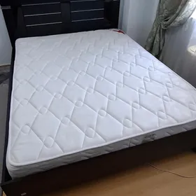 Спальная кровать