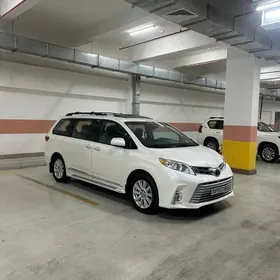Toyota Sienna 2019