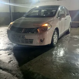 Nissan Versa 2012