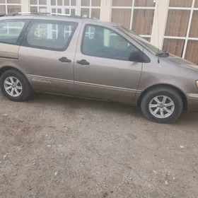 Toyota Sienna 1999
