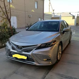 Toyota Camry 2021