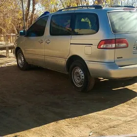 Toyota Sienna 2002