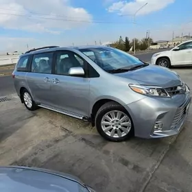 Toyota Sienna 2015