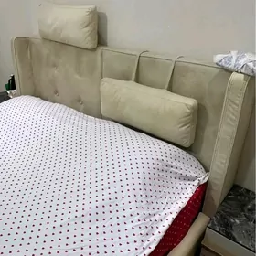 Spalnyy mebel krowat