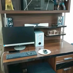 продается компьютерный стол