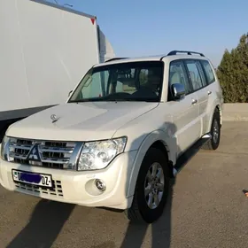 Mitsubishi Pajero 2013