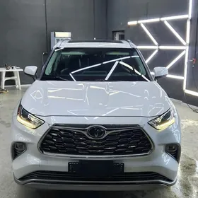 Toyota Highlander 2021