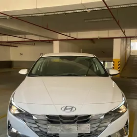Hyundai Elantra 2022