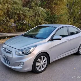 Hyundai Accent 2011
