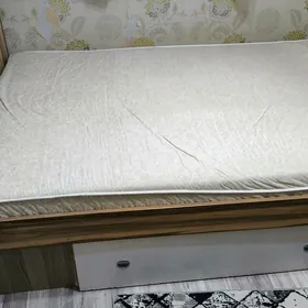 Двух спальная кровать