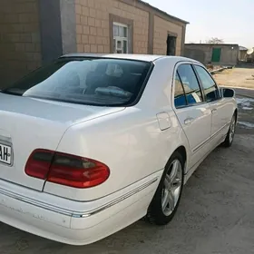 Mercedes-Benz E320 2001