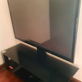 Телевизор с подставкой