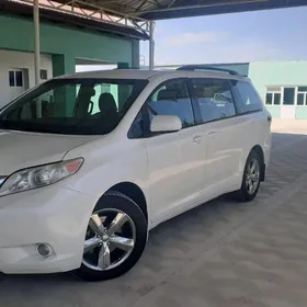 Toyota Sienna 2011