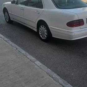 Mercedes-Benz 230E 2001