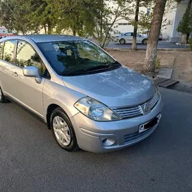 Nissan Versa 2011