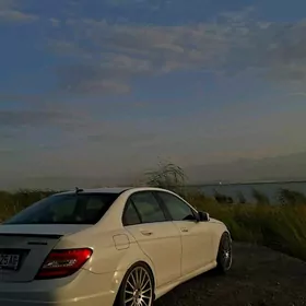 Mercedes-Benz C-Class 2011