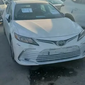 Toyota Camry 2021