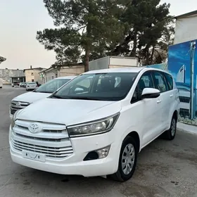 Toyota Innova 2020