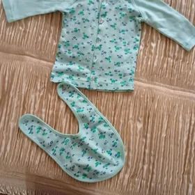 Кофточка и слюнявчик