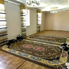 жил поселок