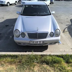 Mercedes-Benz E320 2001