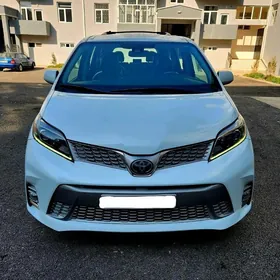 Toyota Sienna 2019