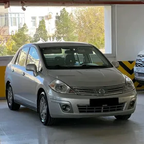 Nissan Versa 2011