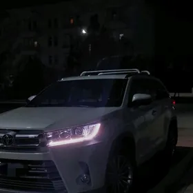 Toyota Highlander 2019