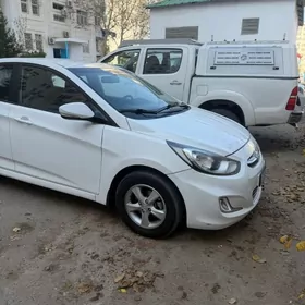 Hyundai Accent 2011