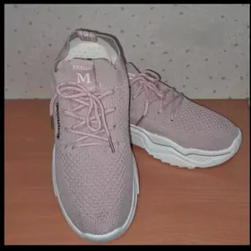 Женские кроссовки