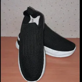 Женские кроссовки