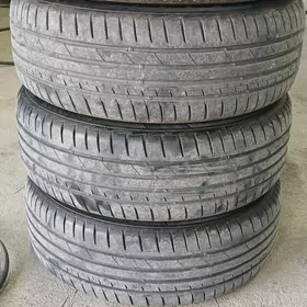 Kapsen 215/60/16 4st