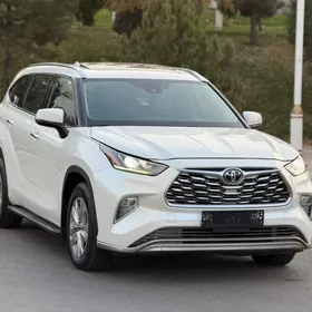 Toyota Highlander 2021