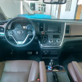 Toyota Sienna 2018