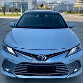 Toyota Camry 2021