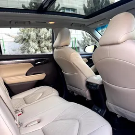 Toyota Highlander 2022