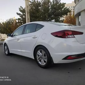 Hyundai Elantra 2020