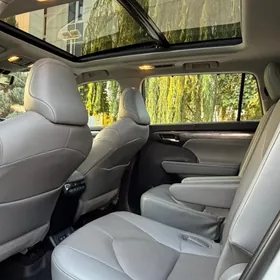 Toyota Highlander 2021