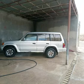 Mitsubishi Montero 1994