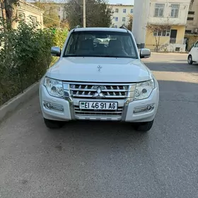 Mitsubishi Pajero 2016