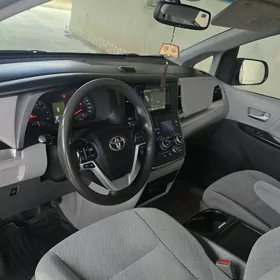Toyota Sienna 2017