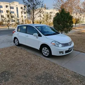 Nissan Versa 2011