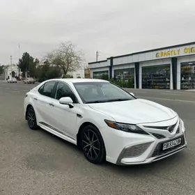 Toyota Camry 2021
