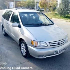 Toyota Sienna 2002