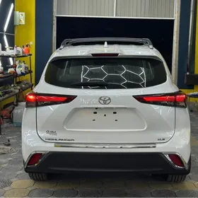 Toyota Highlander 2021