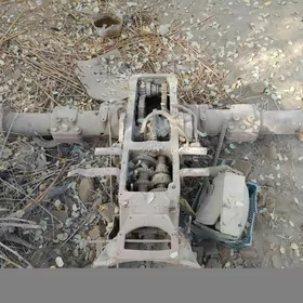 T-28 traktor zadnimost