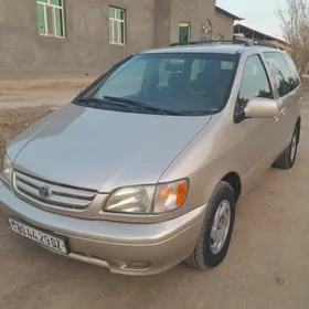 Toyota Sienna 2001